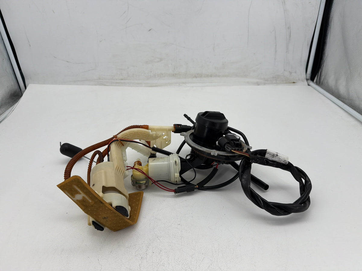 11 Harley Electra Glide Touring Ultra OEM Fuel Pump Gas Gasoline Petrol Sending