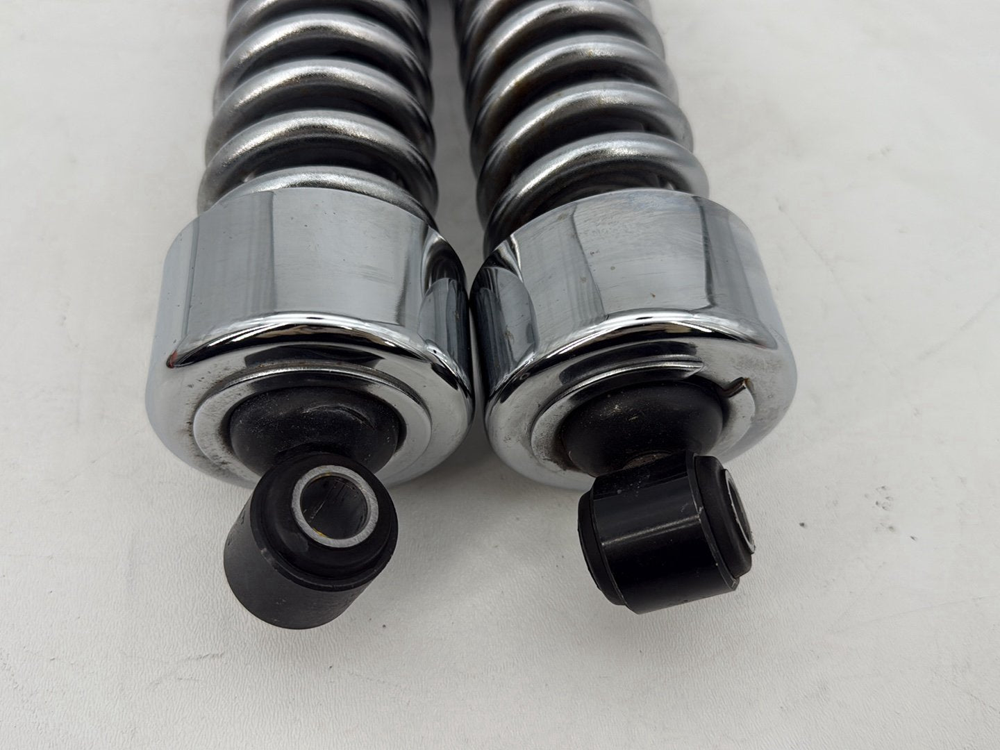2007 - 2017 Harley-Davidson Dyna Wide Glide Rear Left Right Shock Absorbers 54615-01
