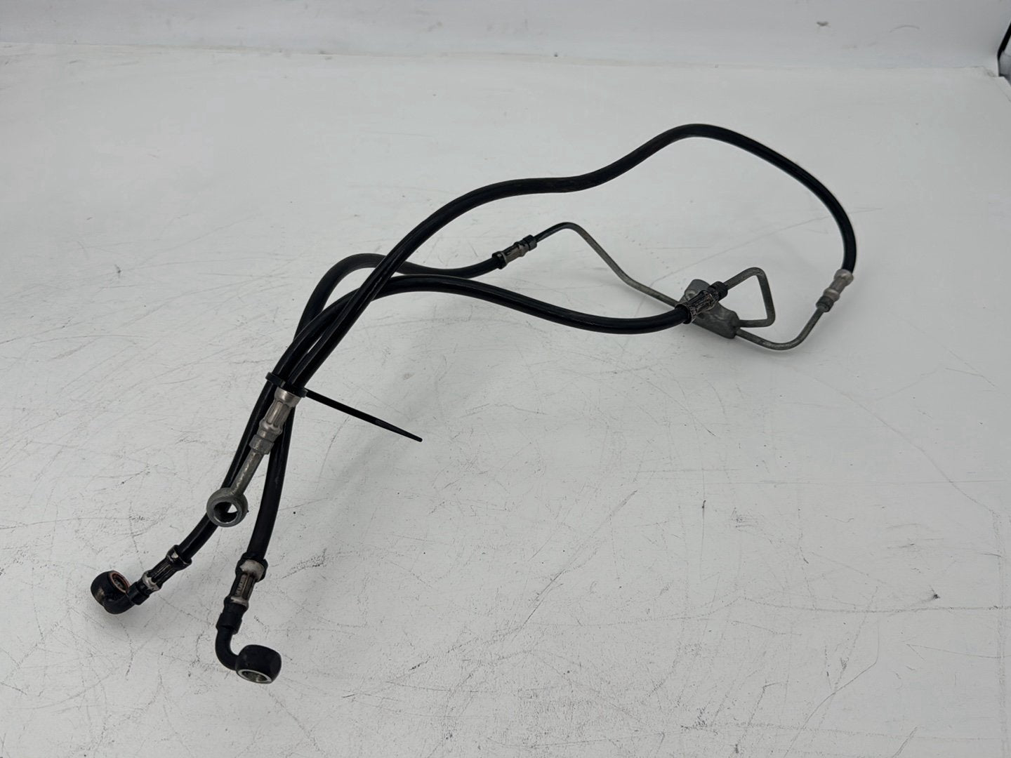 2008 Harley Touring FLHT Electra Glide OEM Front Brake Hose Line Pipe NON-abs
