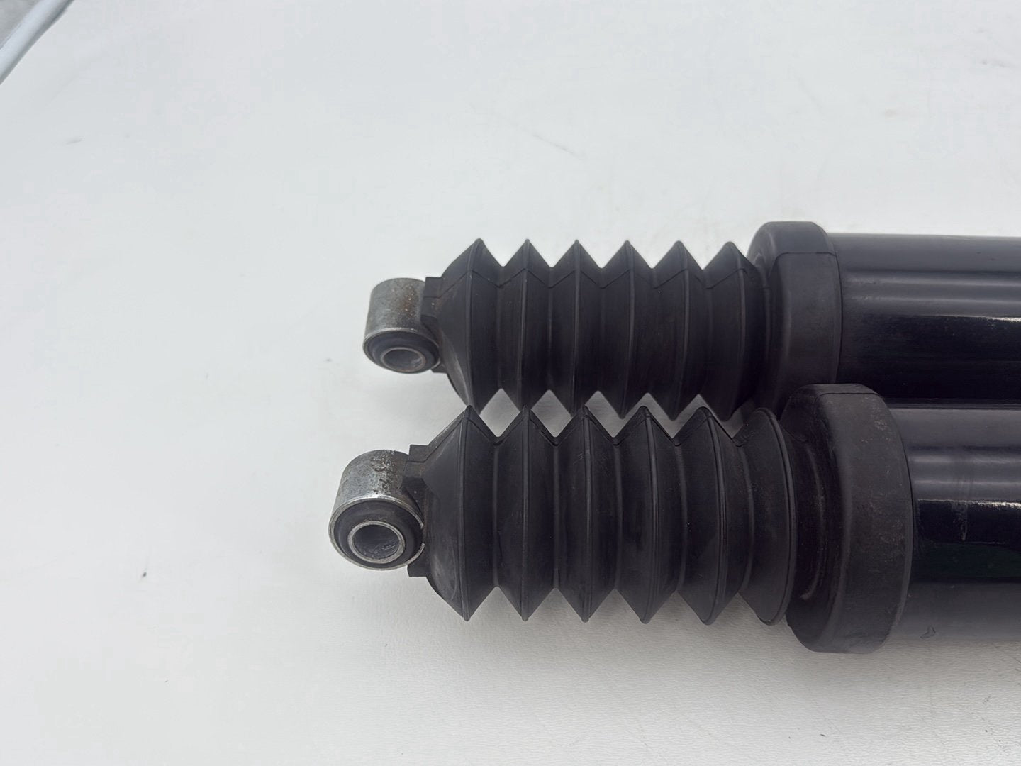 2005 Harley Touring FLHRCI Road King Classic OEM Rear Left Right Shock Absorbers