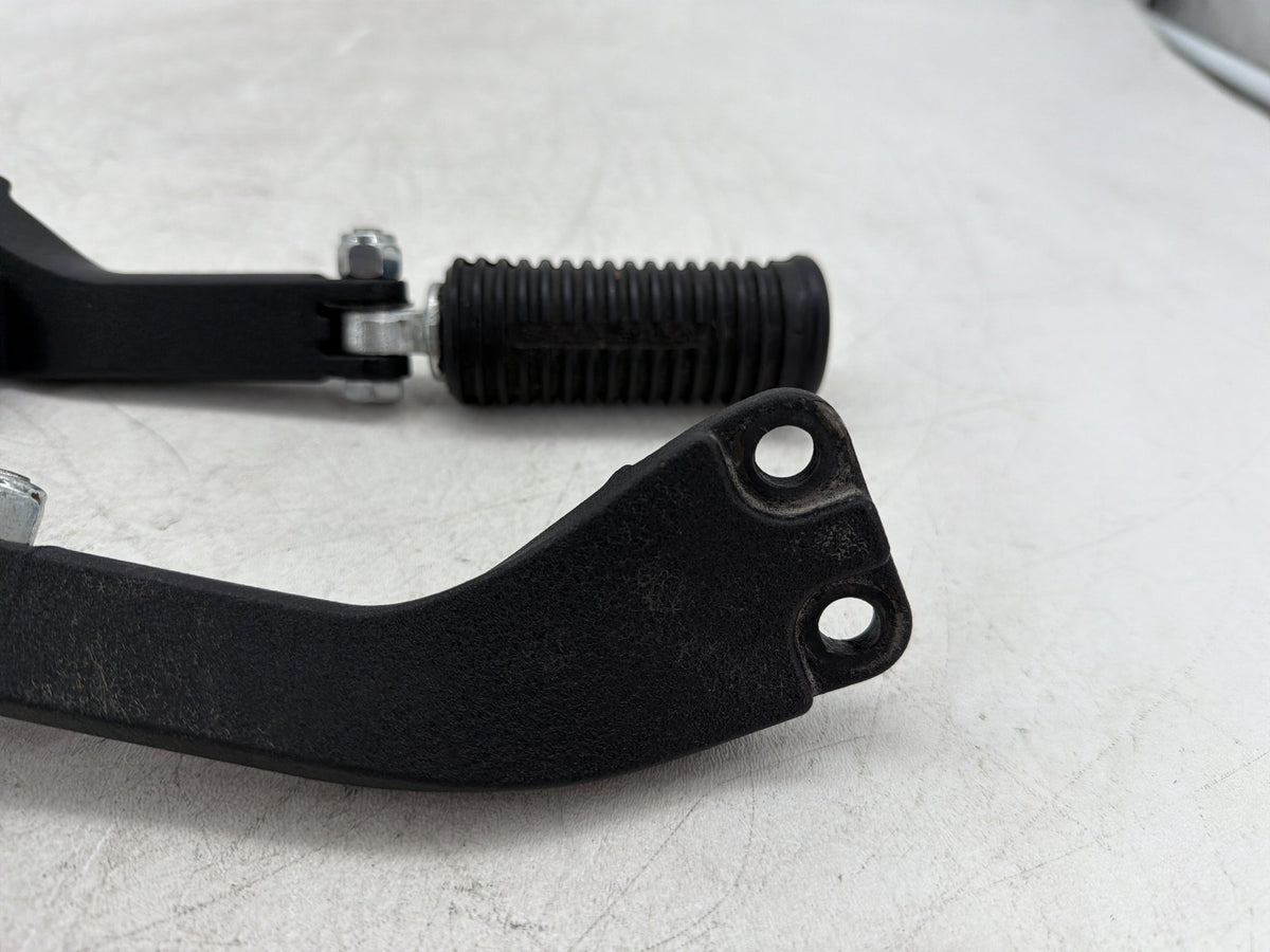 2017 Harley Dyna Street Bob FXDB OEM Passenger Left & Right Foot Pegs