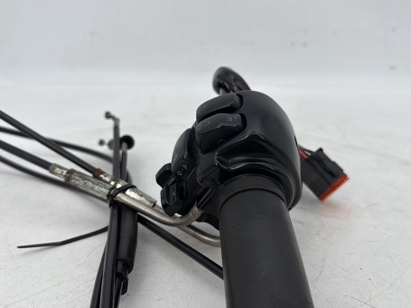 1999 - 2006 Harley-Davidson Touring Electra Glide Ultra Right Engine Start Kill Switches Controls 71684-06A