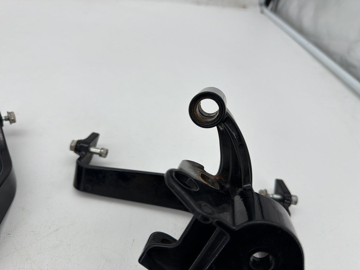 2011 Harley Softail Deluxe FLSTN OEM Left Right Footboard Foot Rest Brackets