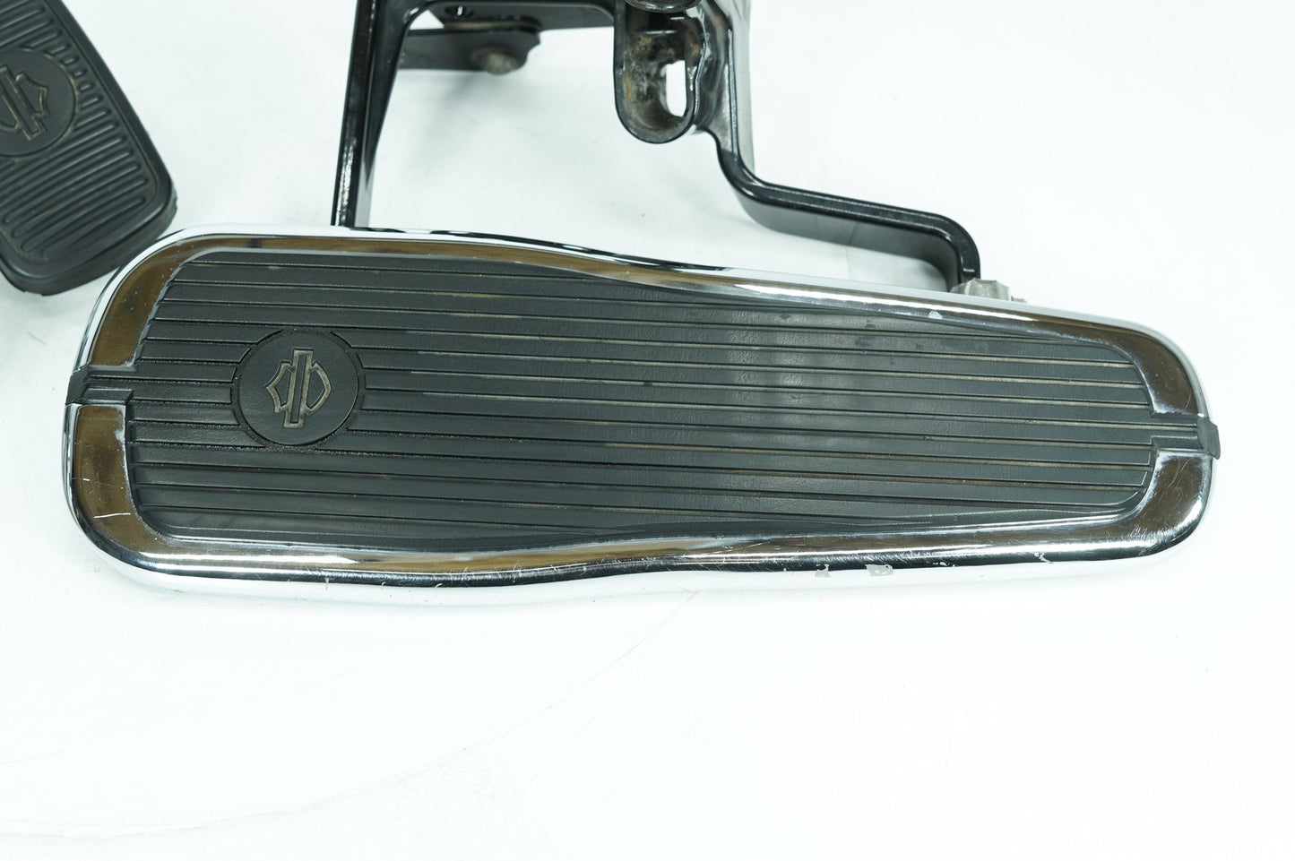 1999 - 2006 Harley-Davidson Softail Deluxe Left Right Driver Floorboard Foot Rest 42431-00A