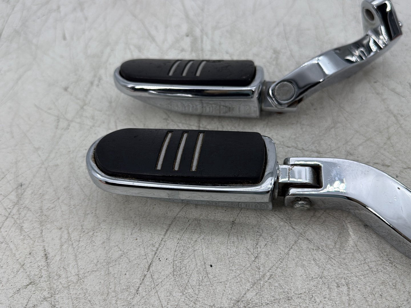 2015 Harley Road Glide Touring FLTRXS OEM Passenger Left & Right Foot Pegs