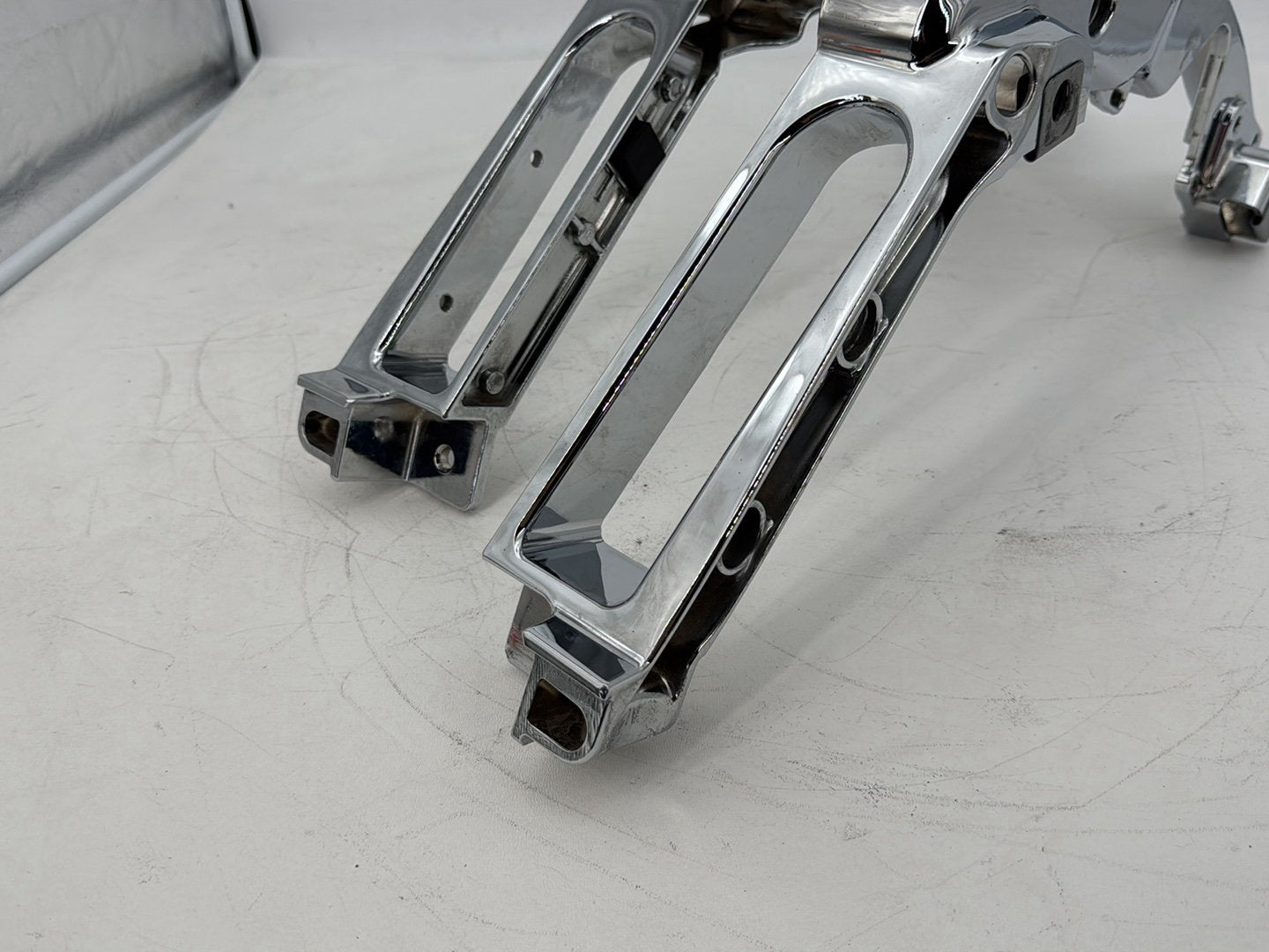 2008 - 2016 Harley-Davidson Touring Electra Glide Ultra Left Right Saddlebag Fender Struts Brackets 90200503