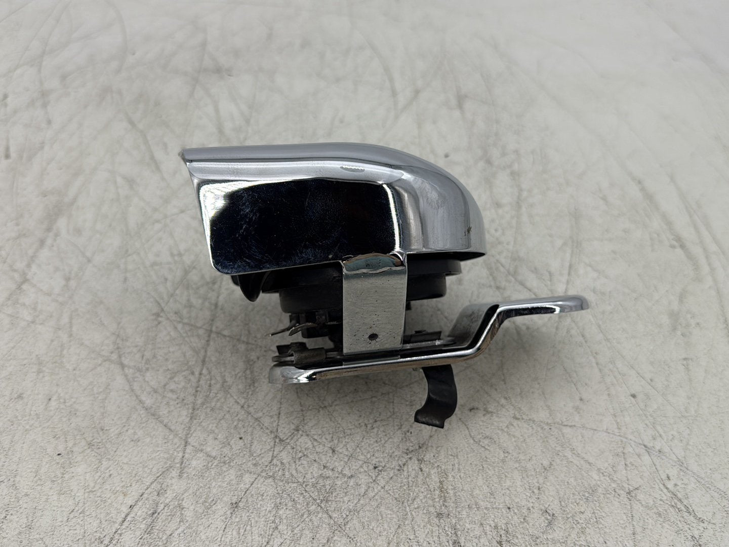 2000 Harley Softail FLSTC Heritage Classic OEM Horn Signal Klaxon Chrome Cover