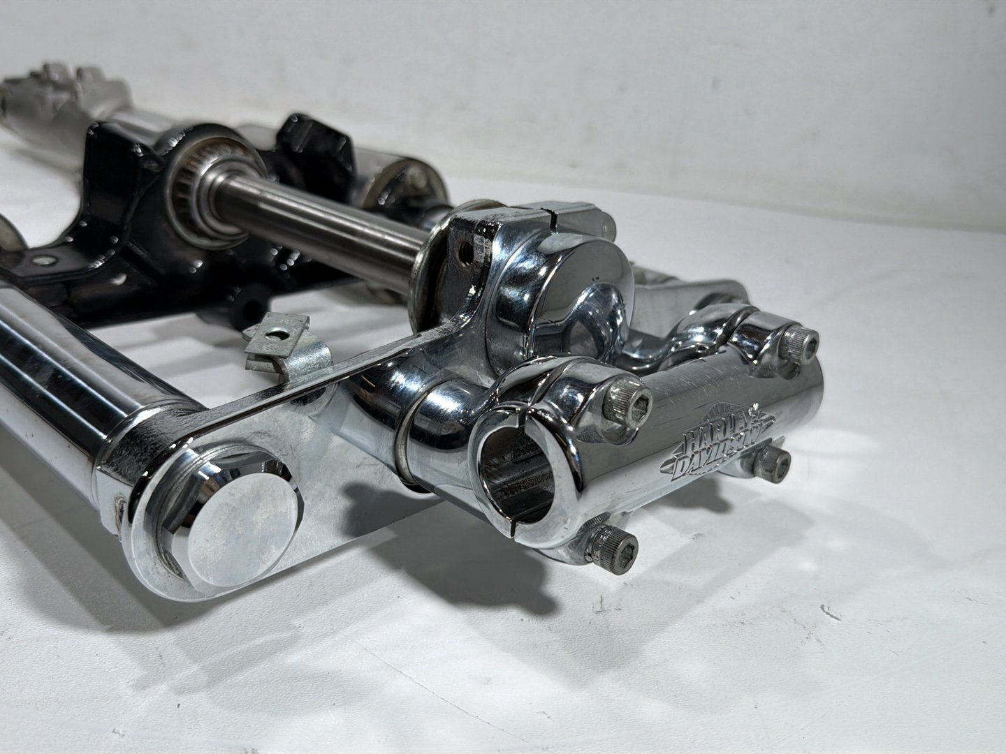 2011 Harley Heritage Softail Classic FLSTC OEM Front Triple Tree Set & LH RH Fork Legs Sliders