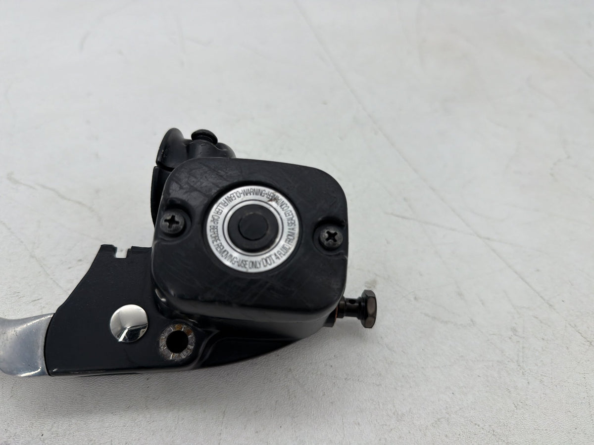 2016 Harley Dyna Fat Bob FXDF OEM Front Right Brake Lever Master Cylinder 11/16