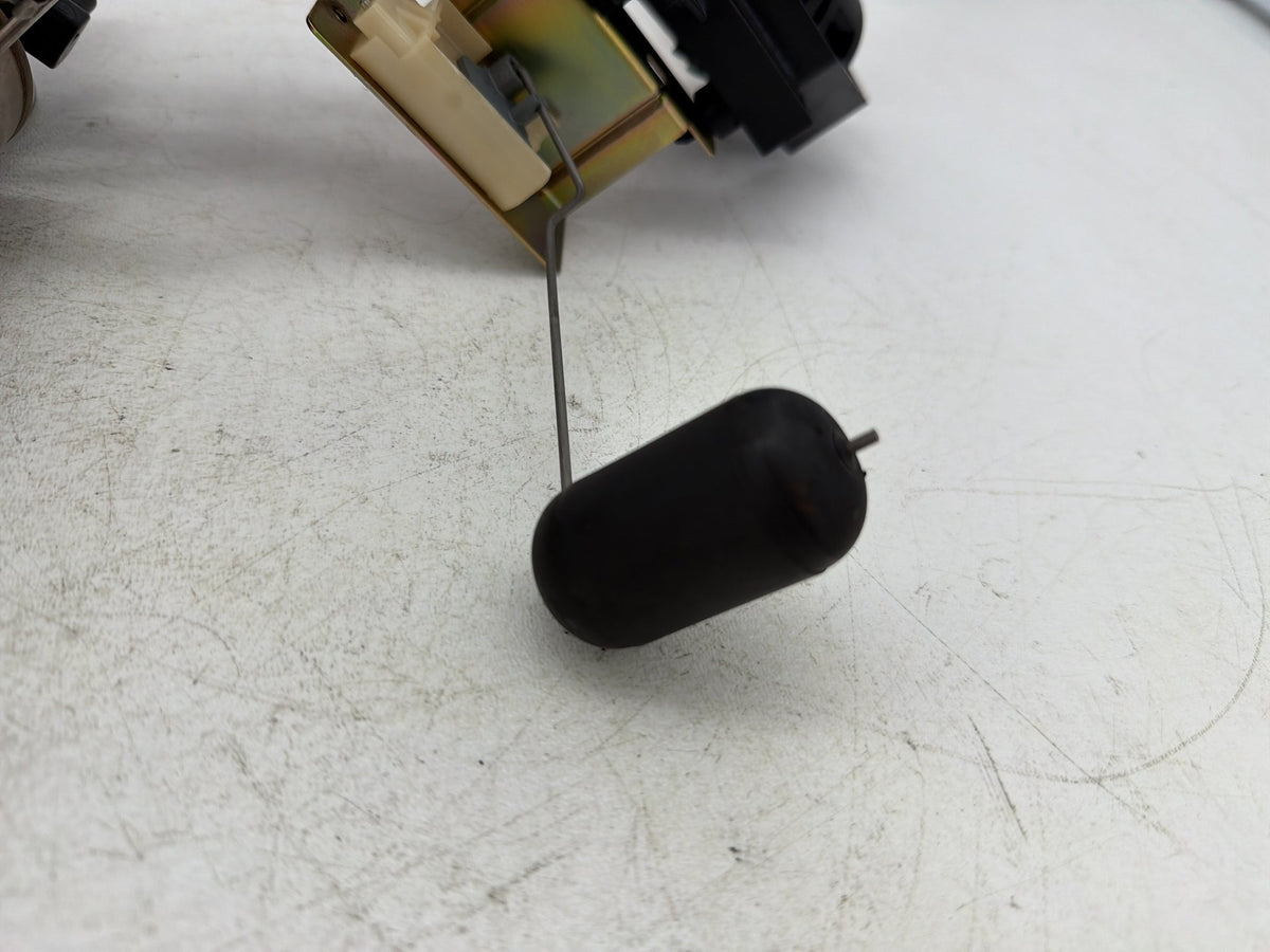 04 Harley Electra Glide Touring Ultra OEM Fuel Pump Gas Gasoline Petrol Sending