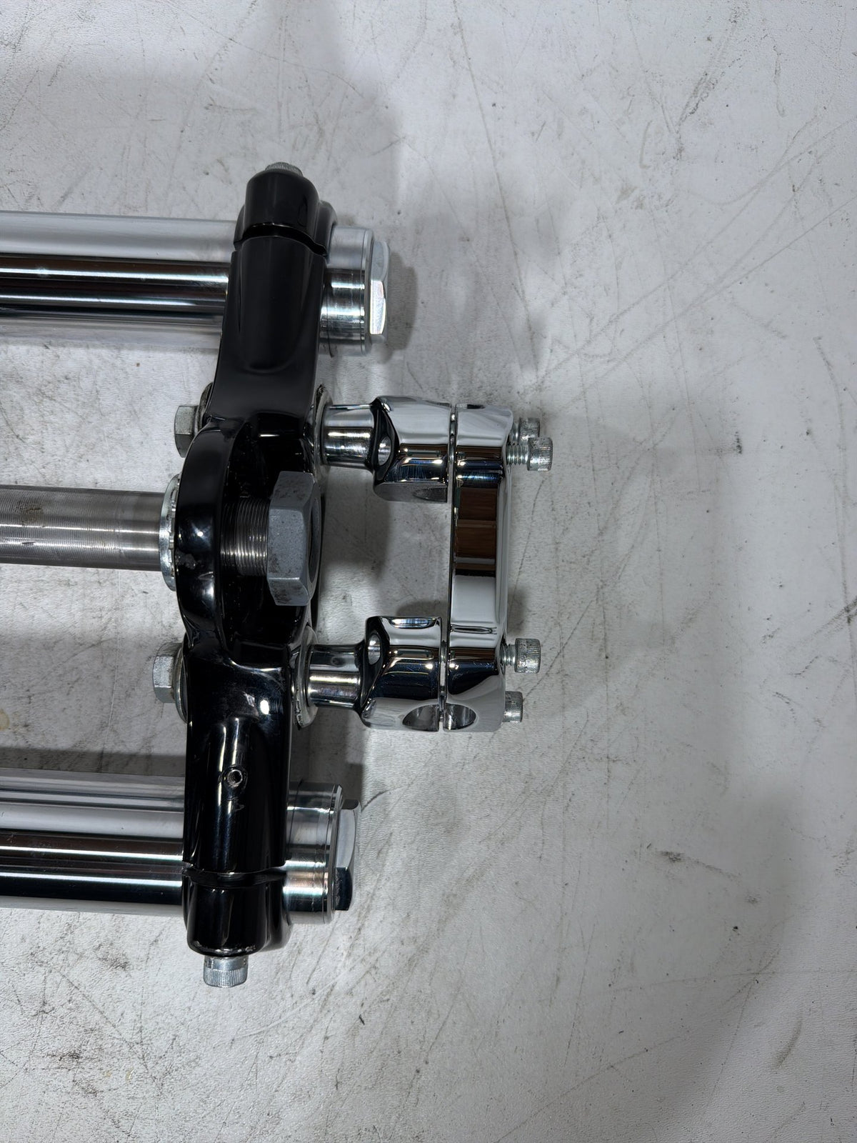 2017 Harley Dyna Street Bob OEM Front Triple Tree Set & LH RH Fork Legs Sliders