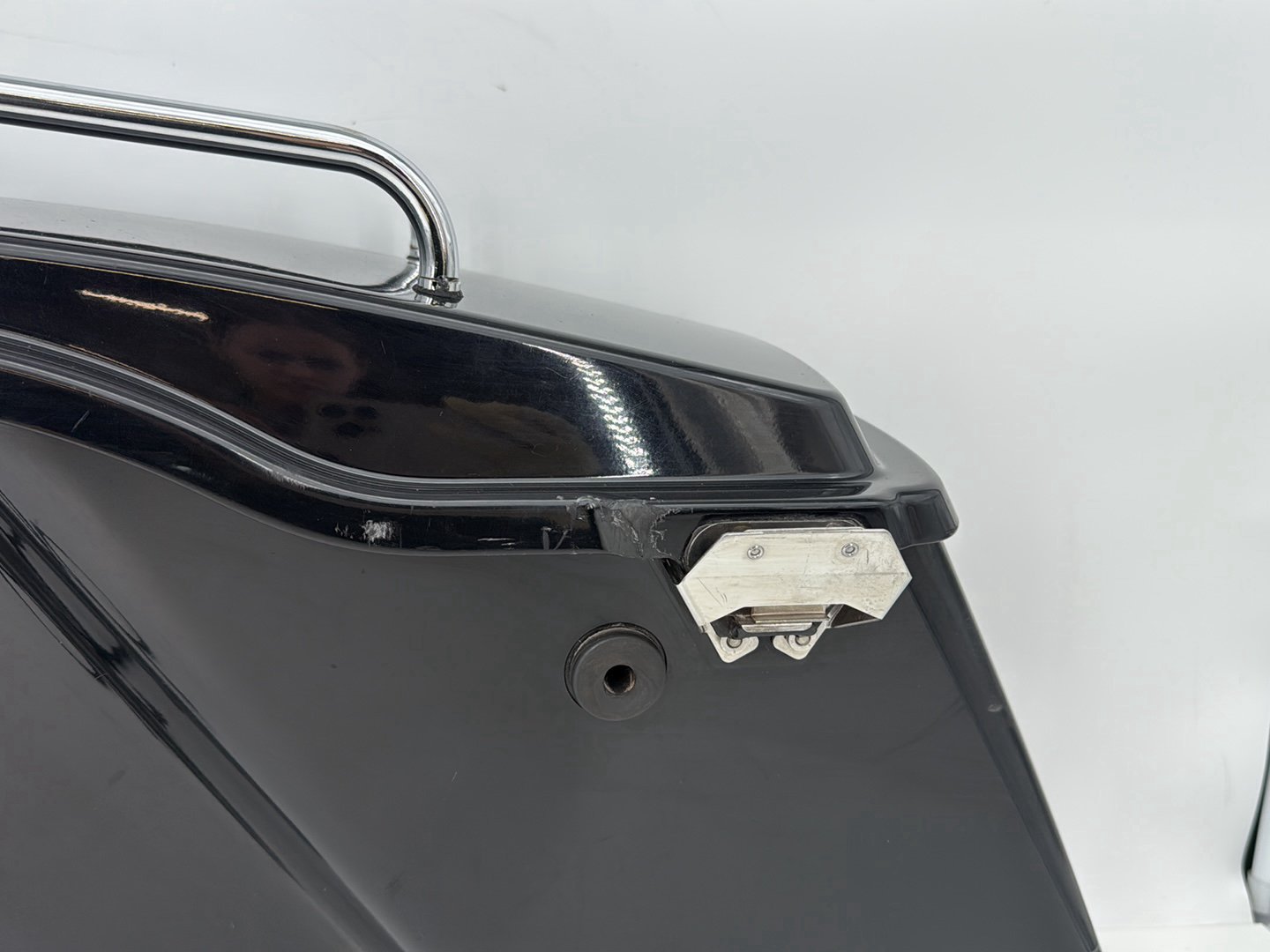 Harley-Davidson Misc  Right 1 Saddlebag Luggage NO Key 90752-93