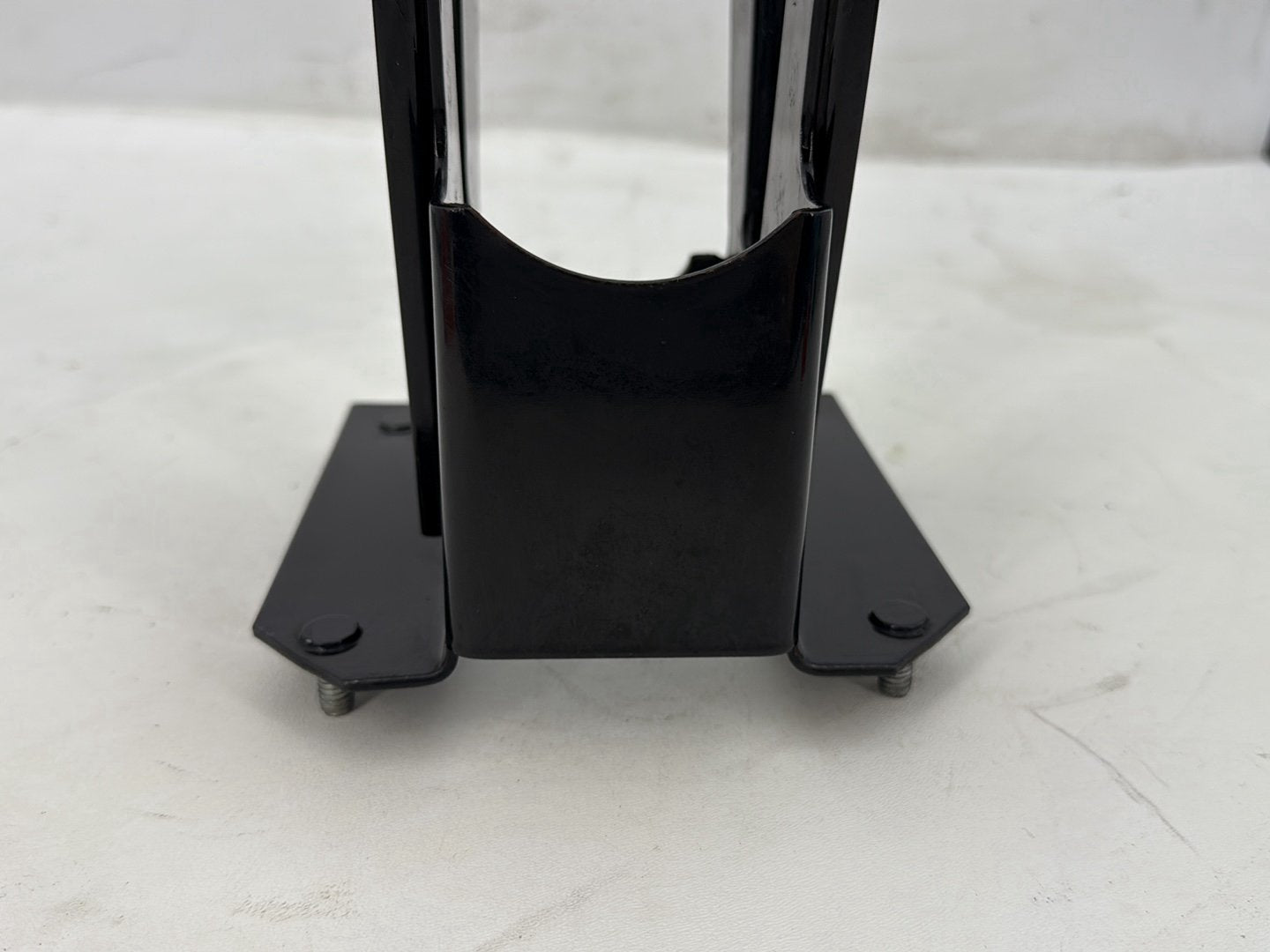 2005 Harley Road Glide Touring FLTRI OEM Inner Fairing Mount Support Bracket