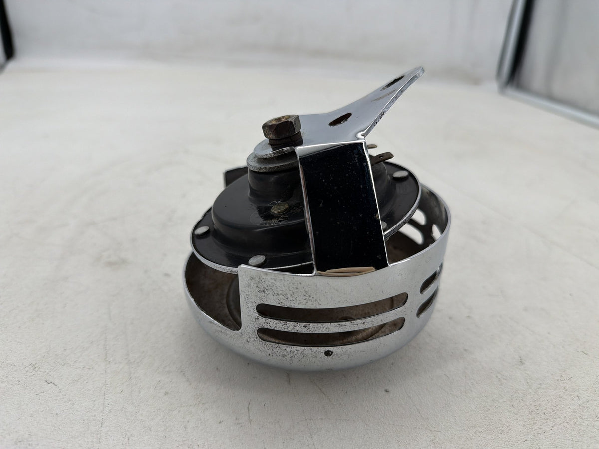 2005 Harley Dyna Wide Glide FXDWG Horn Signal Klaxon Chrome Cover Old Number 7