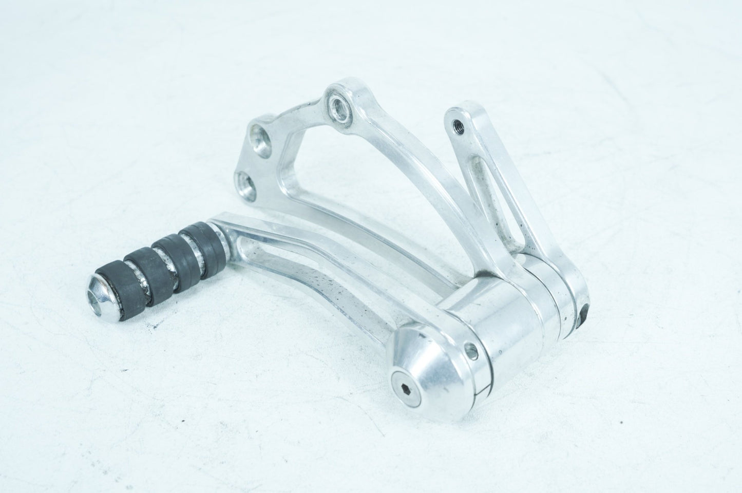1999 - 2006 Harley-Davidson Dyna Super Glide T-Sport Left Driver Foot Controls Peg Rest 50643-82