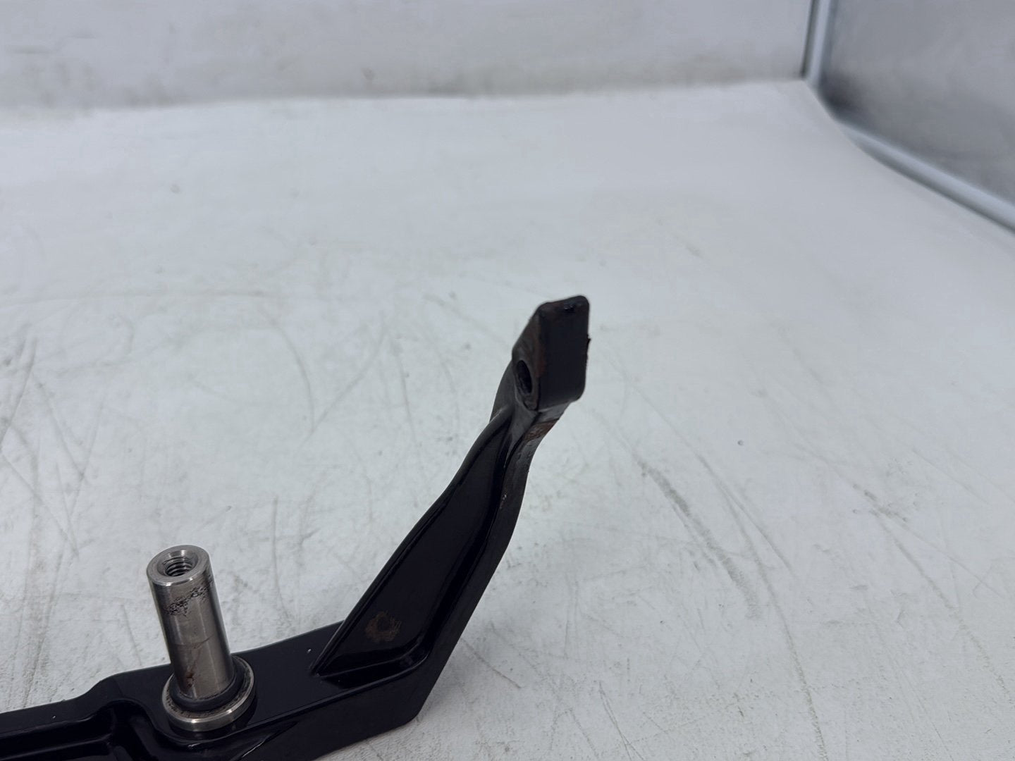 2006 Harley Softail FLSTCI Heritage Classic OEM Right Driver Footpeg Bracket Mount