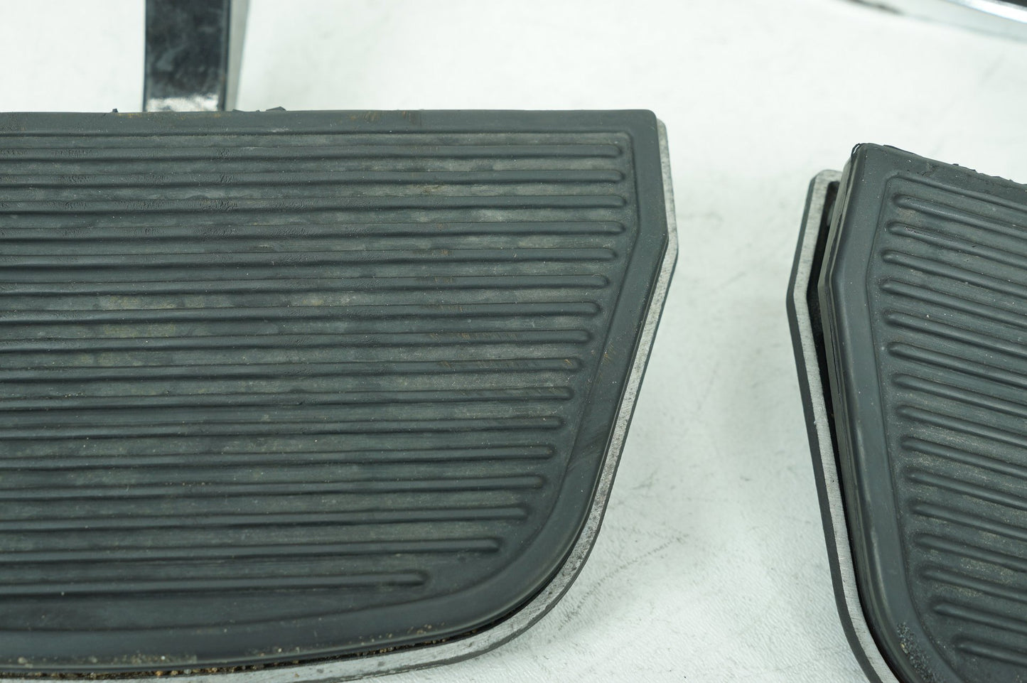 2007 - 2013 Harley-Davidson Touring Electra Glide Ultra Left Right Driver & Pass Floorboard Foot Rest 50614-06