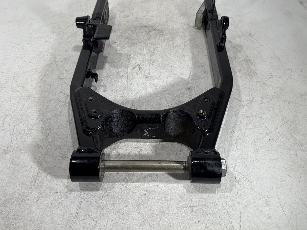 2014 Harley Dyna Low Rider FXDL OEM Rear Fork Swingarm Swing Arm 47820-10