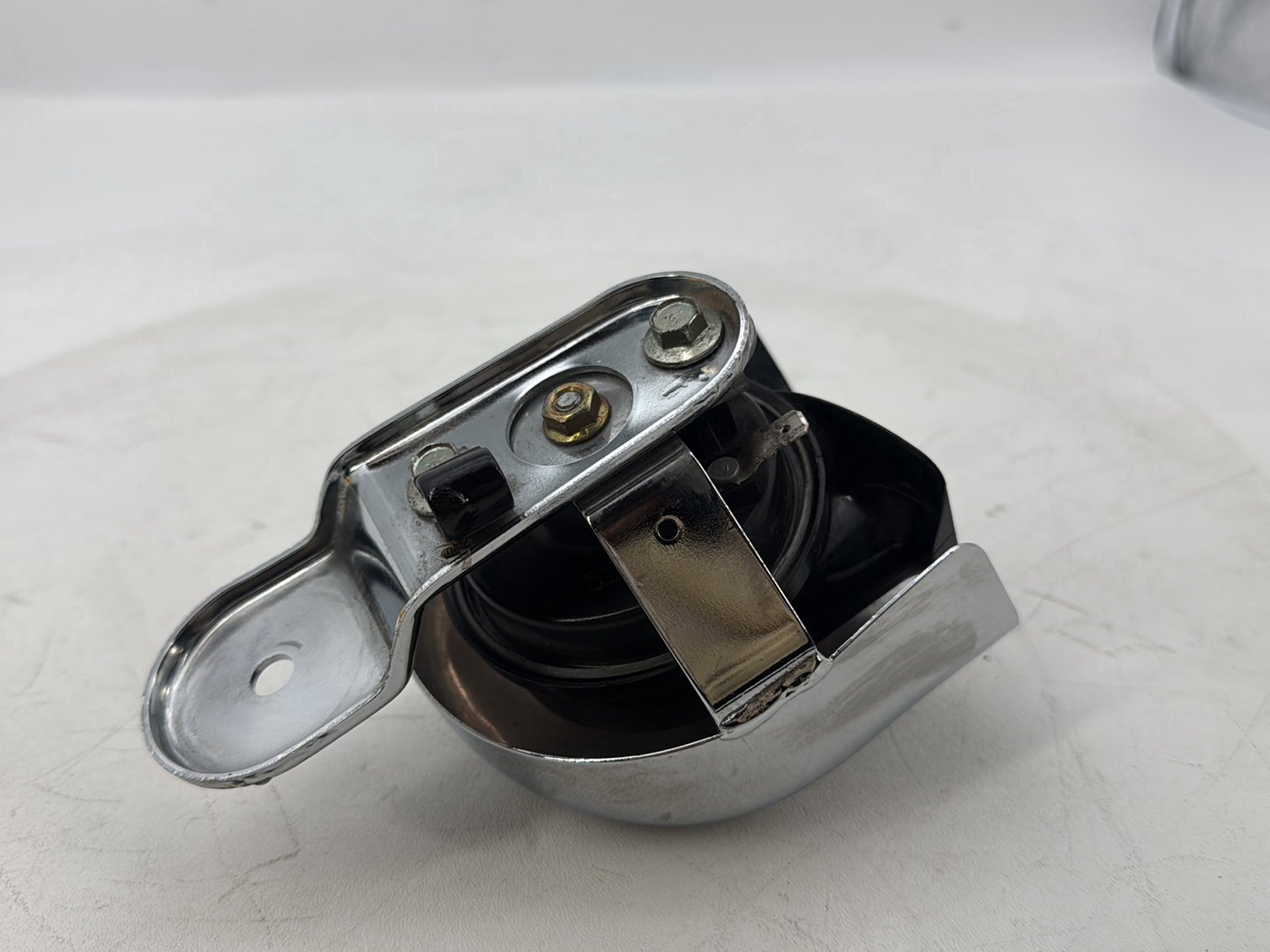 1999 - 2006 Harley-Davidson Softail Heritage Horn Signal Klaxon Chrome Cover  	69012-93A