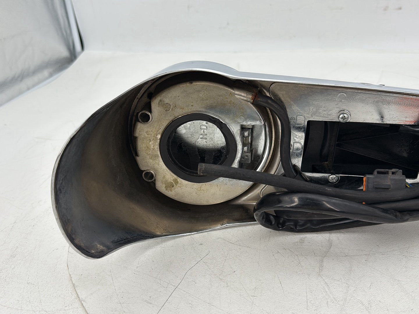 1999 - 2006 Harley-Davidson Touring Electra Glide Ultra Fuel Gas Tank Dash Console NOKey 61270-98A