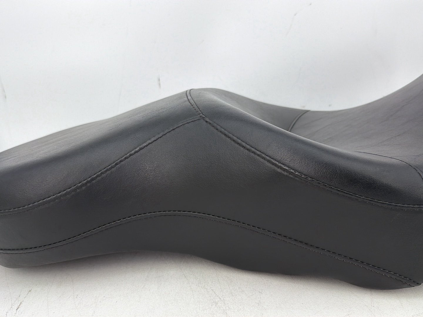 2007 - 2017 Harley-Davidson Dyna Super Glide Custom Passenger Rider Driver Seat Saddle 51819-07