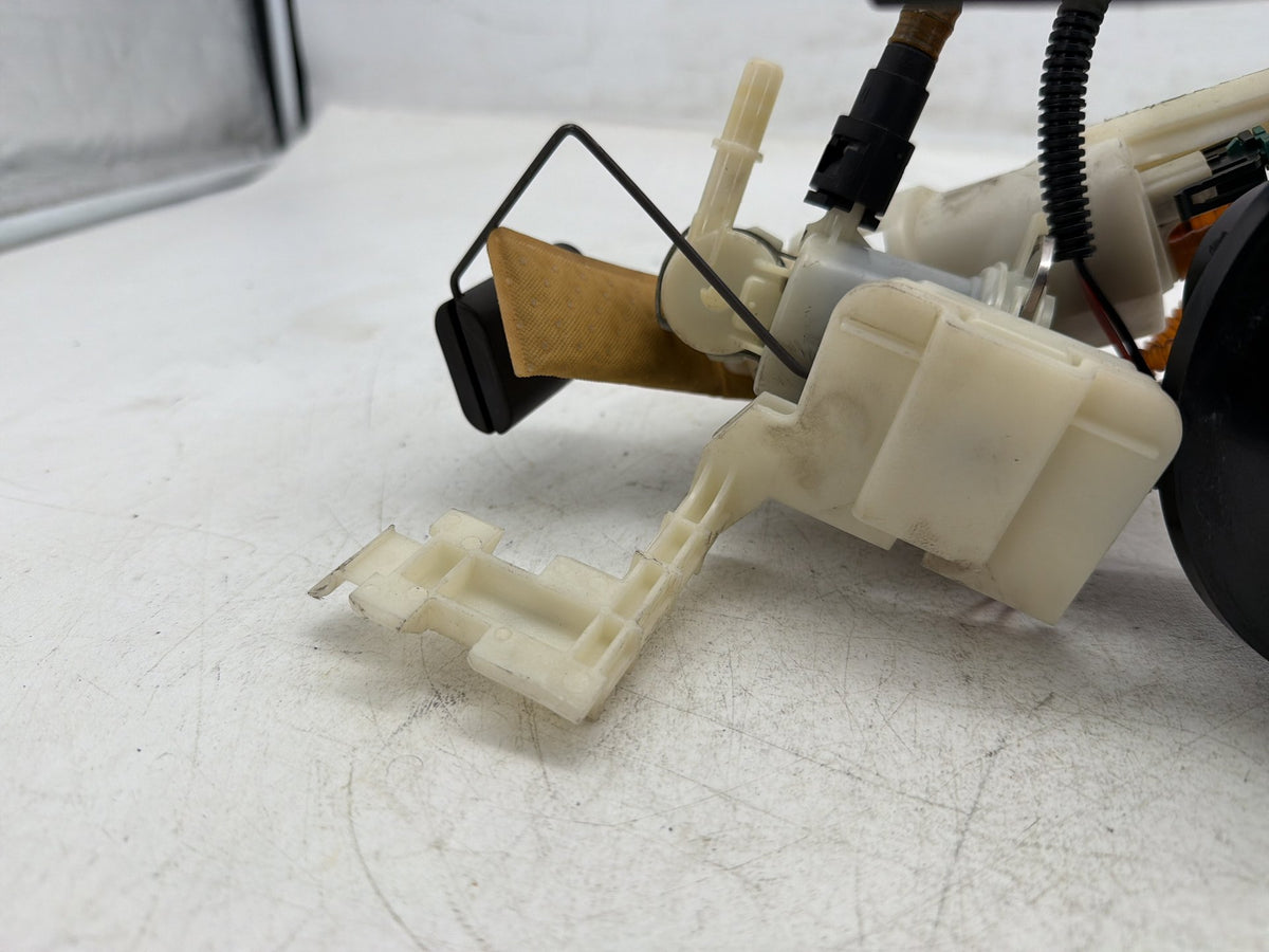 2010 Harley Street Glide Touring FLHX OEM Fuel Pump Gas Gasoline Petrol Sending