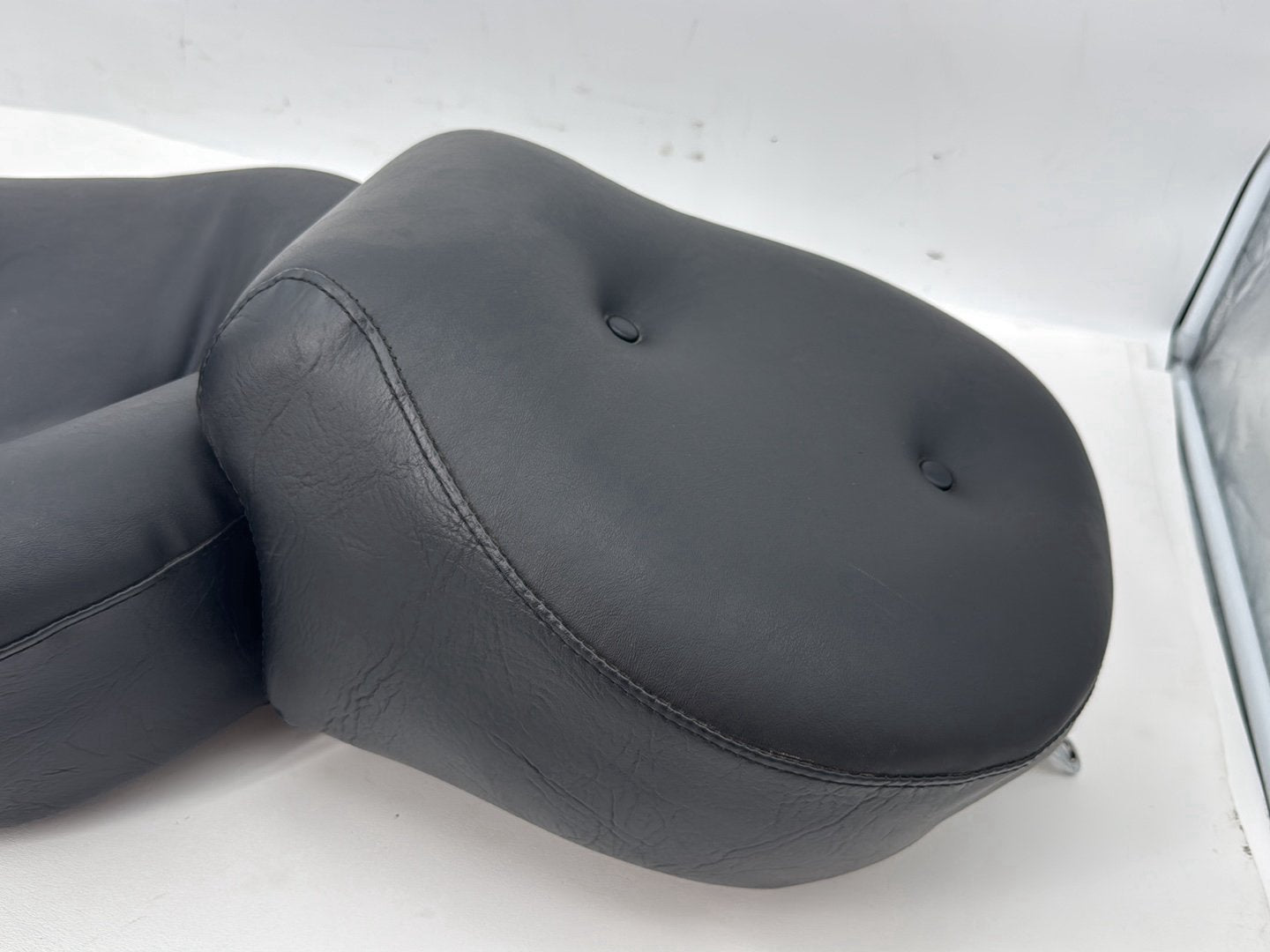 1999 - 2006 Harley-Davidson Dyna Wide Glide Passenger Rider Driver Seat Saddle MUSTANG