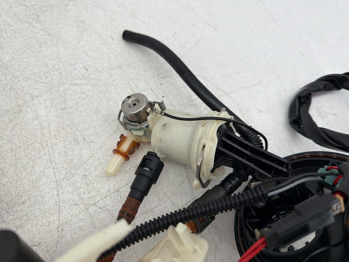 2011 Harley Electra Glide Touring Ultra OEM Fuel Pump Gas Gasoline Petrol Sending