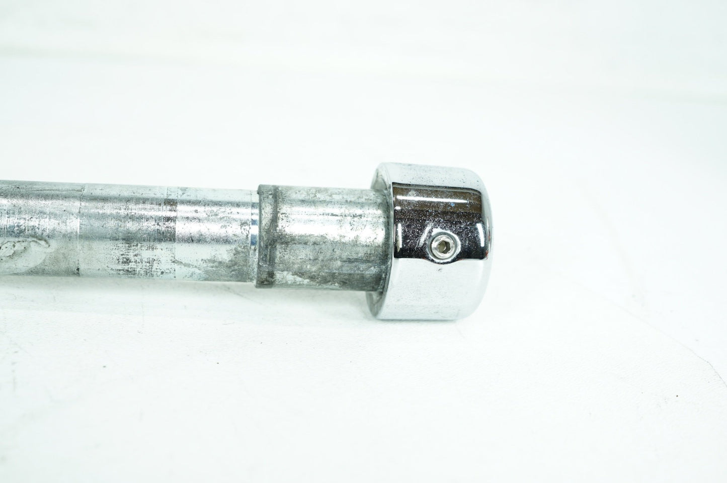 1999 - 2006 Harley-Davidson Touring Road King Front Wheel Axle Bolt Shaft 43364-00