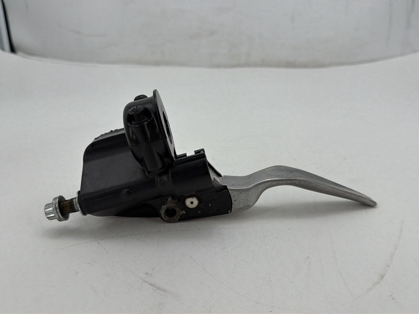 2011 Harley Heritage Softail Classic OEM Front Right Brake Lever Master Cylinder