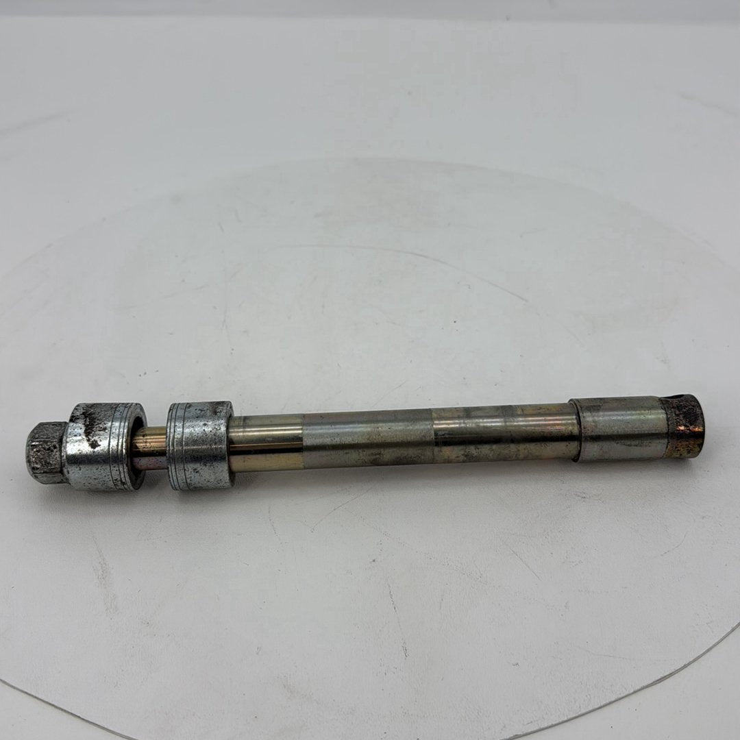 2007 - 2012 Harley-Davidson Dyna Super Glide Front Wheel Axle Bolt Shaft 41628-08