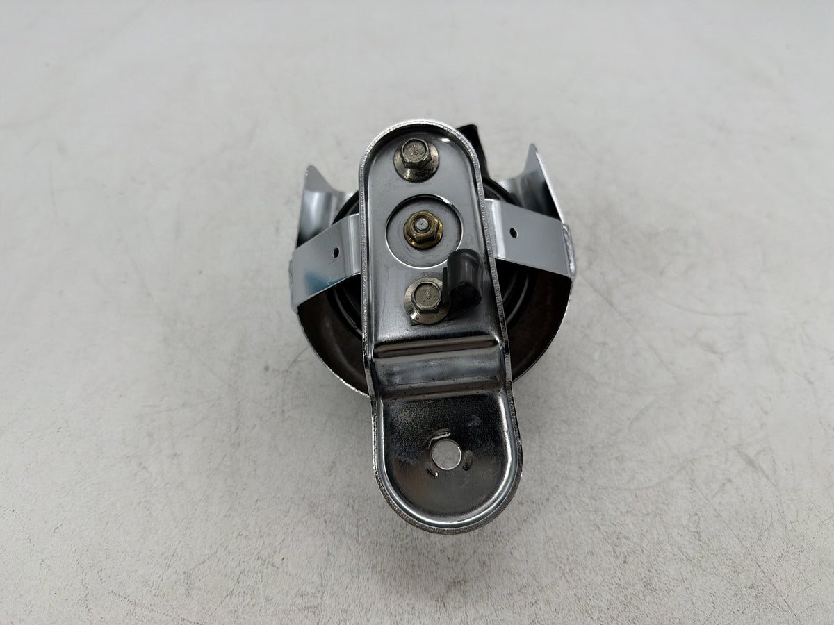 2006 Harley Street Glide Touring FLHX OEM Horn Signal Klaxon Chrome Cover
