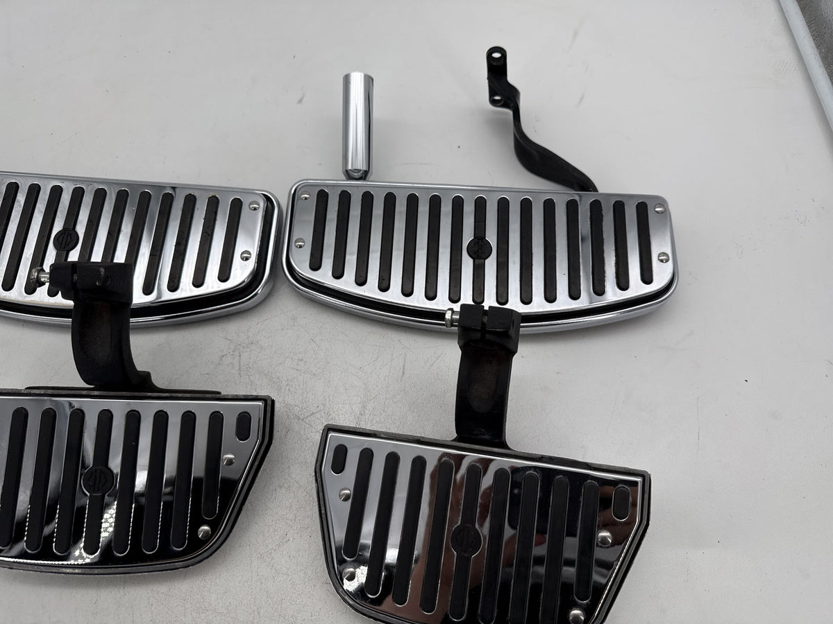 97 Harley Heritage Softail Classic Left Right Driver & Pass Floorboard Foot Rest