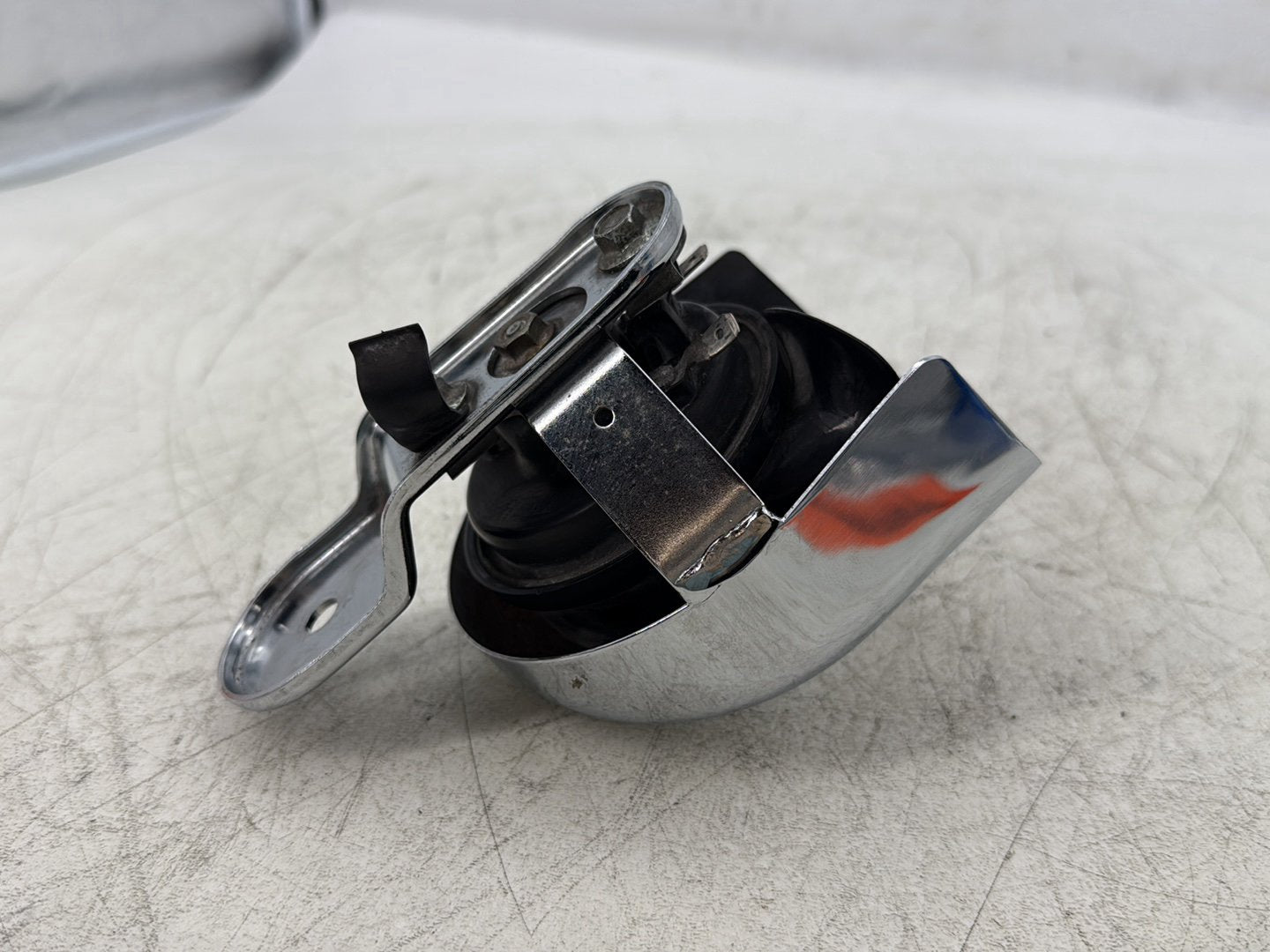 2000 Harley Softail FLSTC Heritage Classic OEM Horn Signal Klaxon Chrome Cover