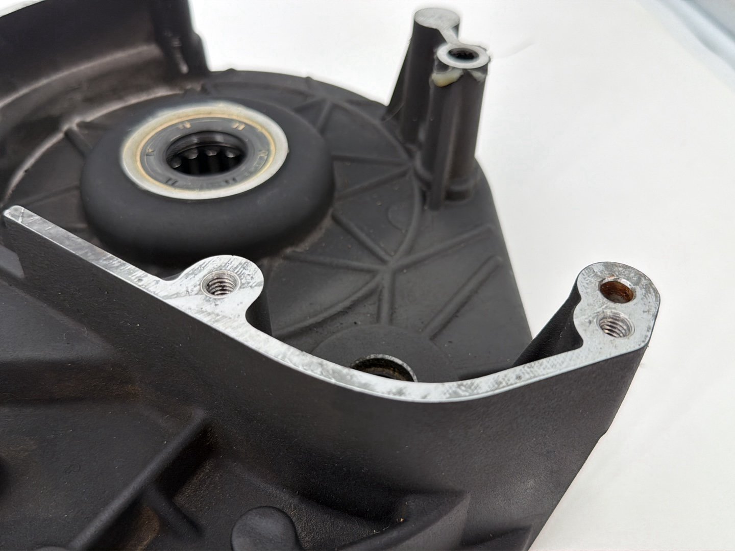 1999 - 2006 Harley-Davidson Touring Road King Inner Primary Clutch Cover 60677-01B