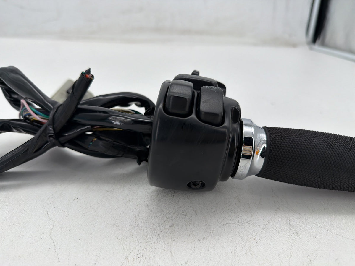 11 Harley Electra Glide Touring OEM Left Turn Signal Headlight Switches Controls