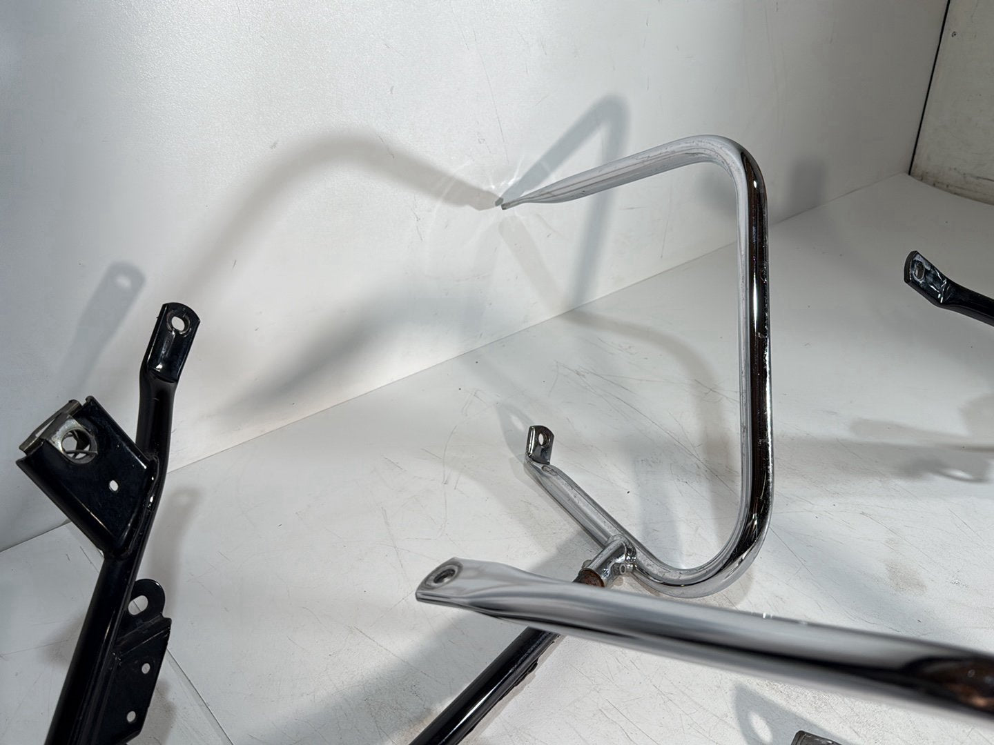 2008 - 2016 Harley-Davidson Touring Electra Glide Ultra Rear Left Right Saddlebag Guard Rails Bar 	49194-09A