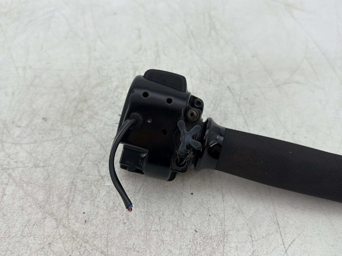 2010 Harley Dyna Fat Bob FXDF OEM Right Engine Start Kill Switches Controls