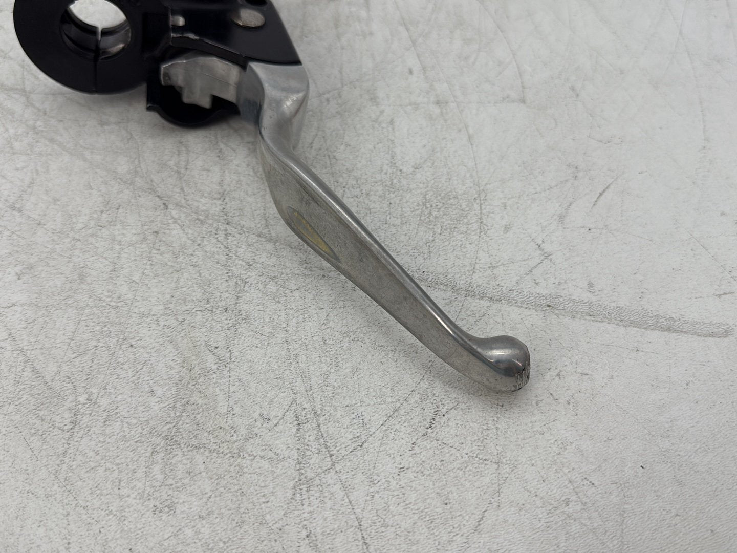 2005 Harley Electra Glide Touring Ultra FLHTCUI OEM Front Right Brake Lever Master Cylinder