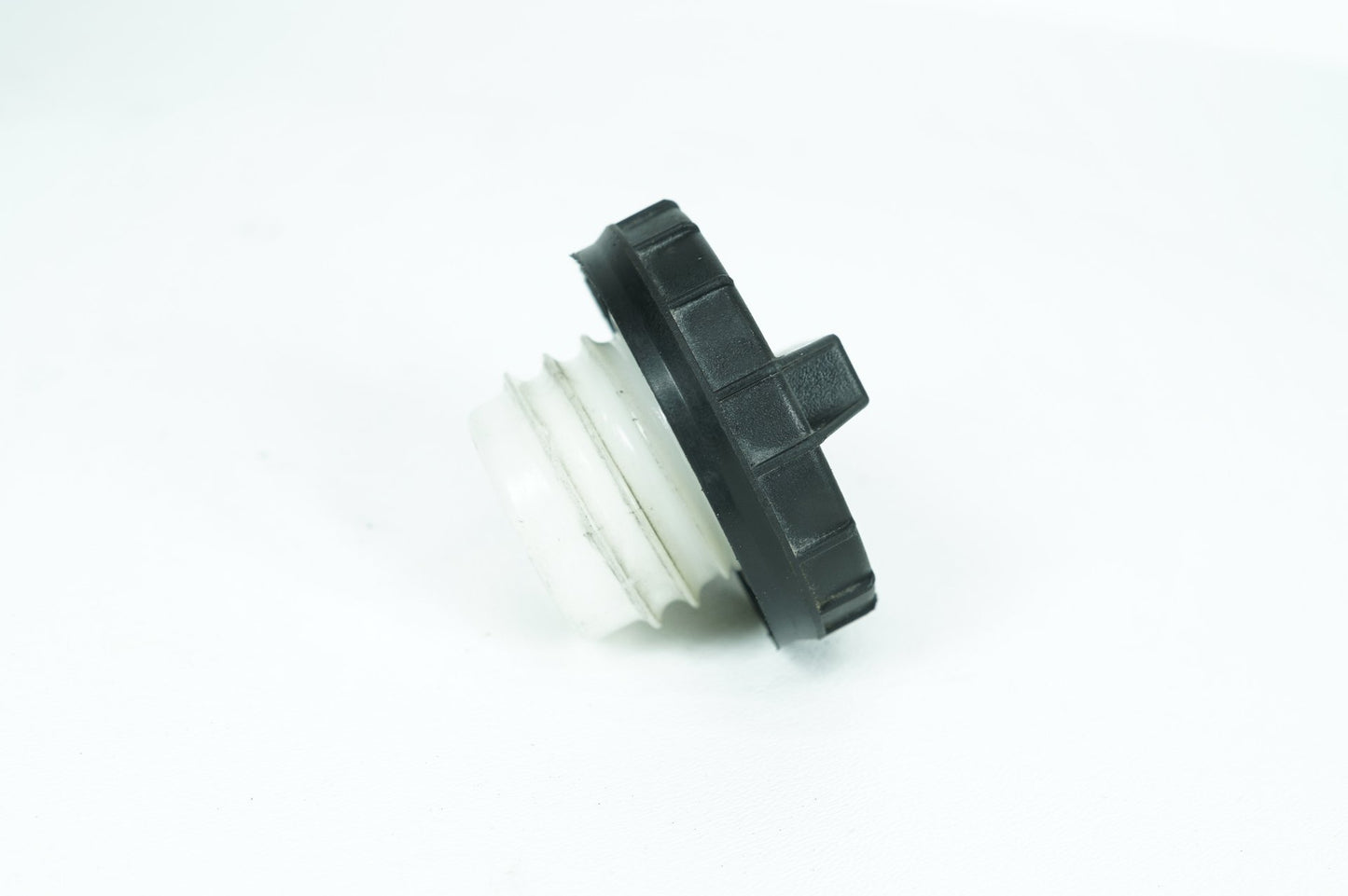 1999 - 2006 Harley-Davidson Touring Electra Glide Ultra Fuel Gas Tank Cap Bushing Hub 61274-92