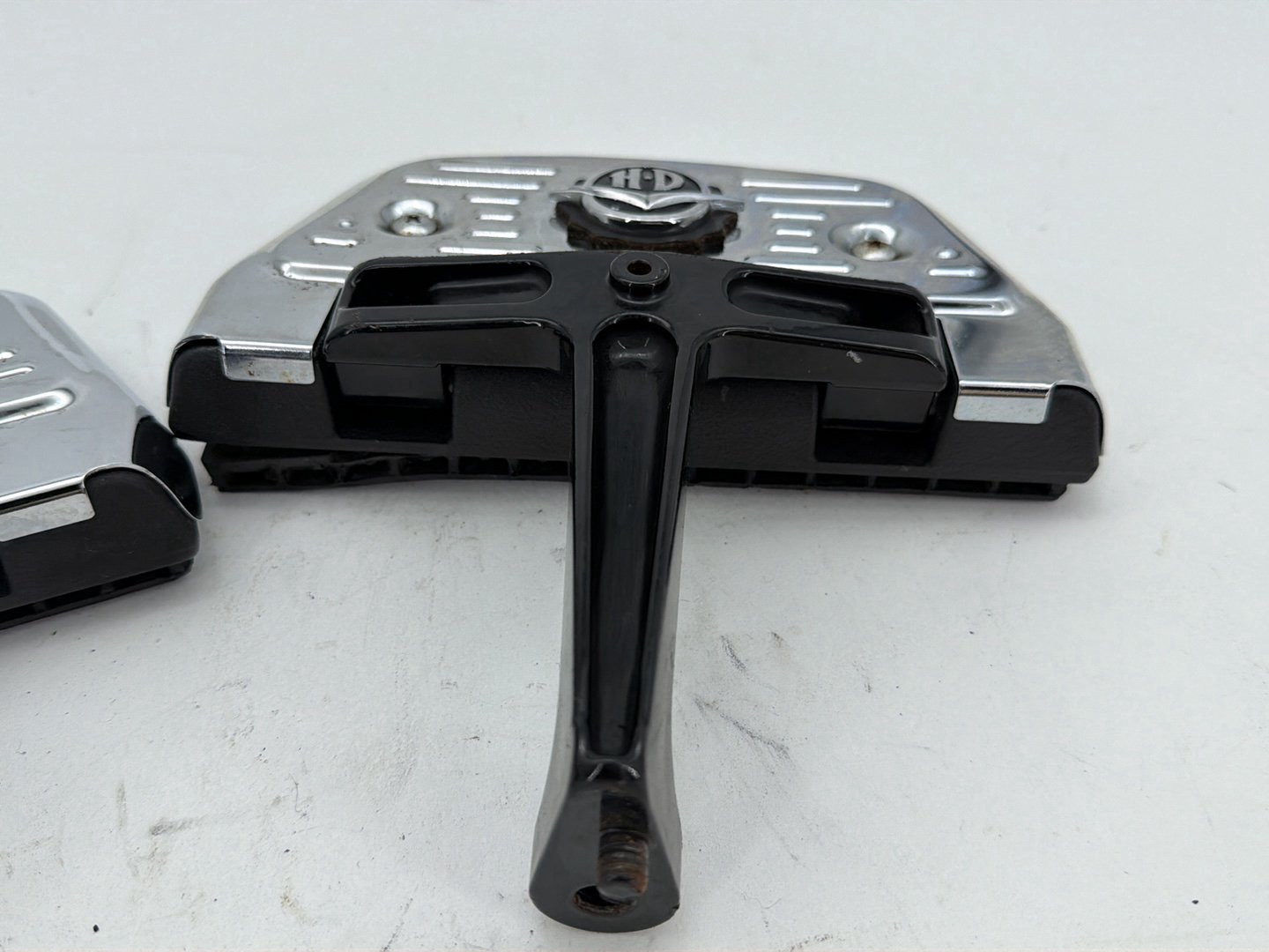 2003 Harley Road King Touring FLHRCI Classic OEM Left & Right Passenger Floorboard Foot Rest