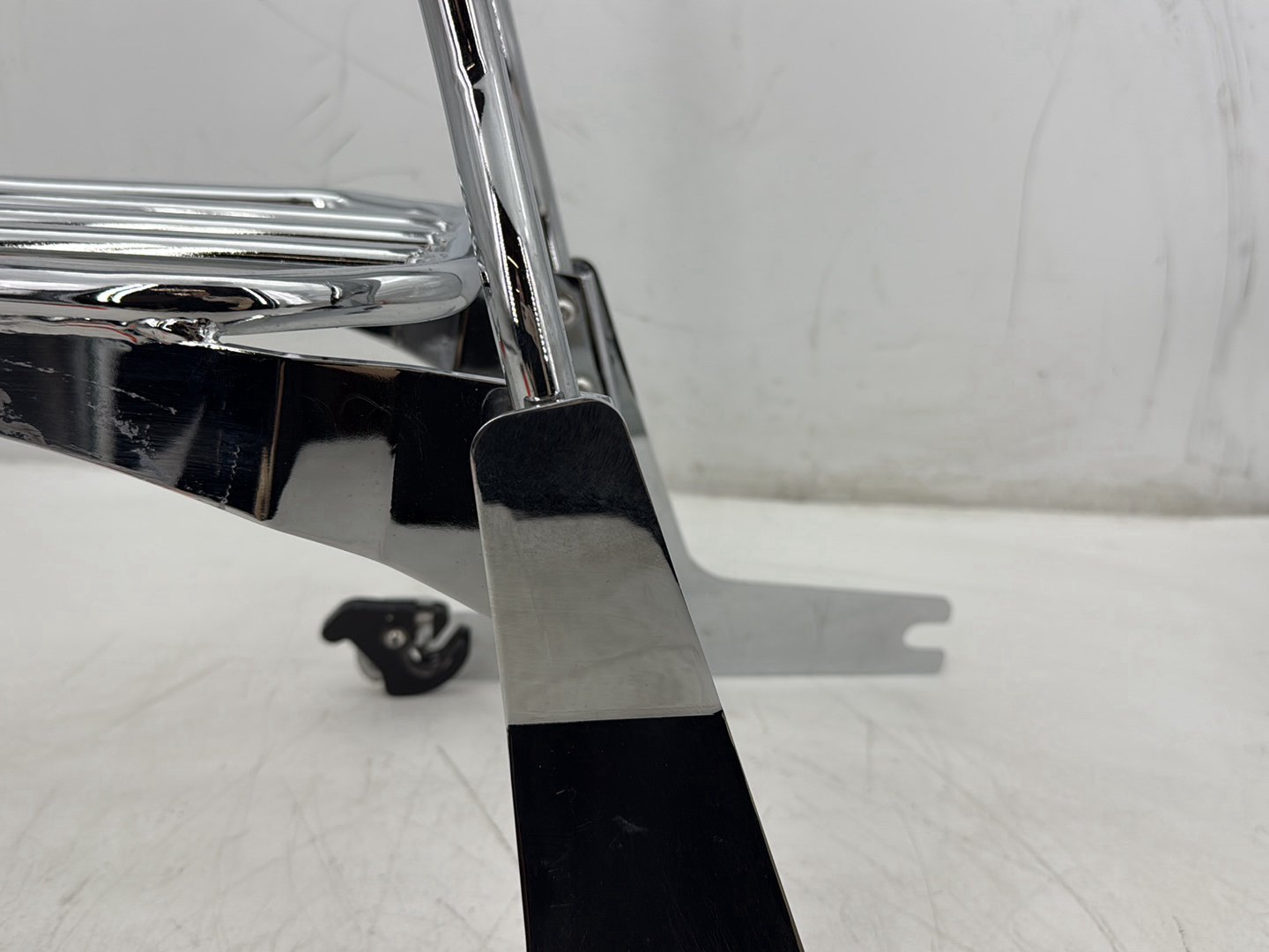2010 Harley Dyna Fat Bob FXDF OEM Rear Back Sissy Bar Rail Sissybar