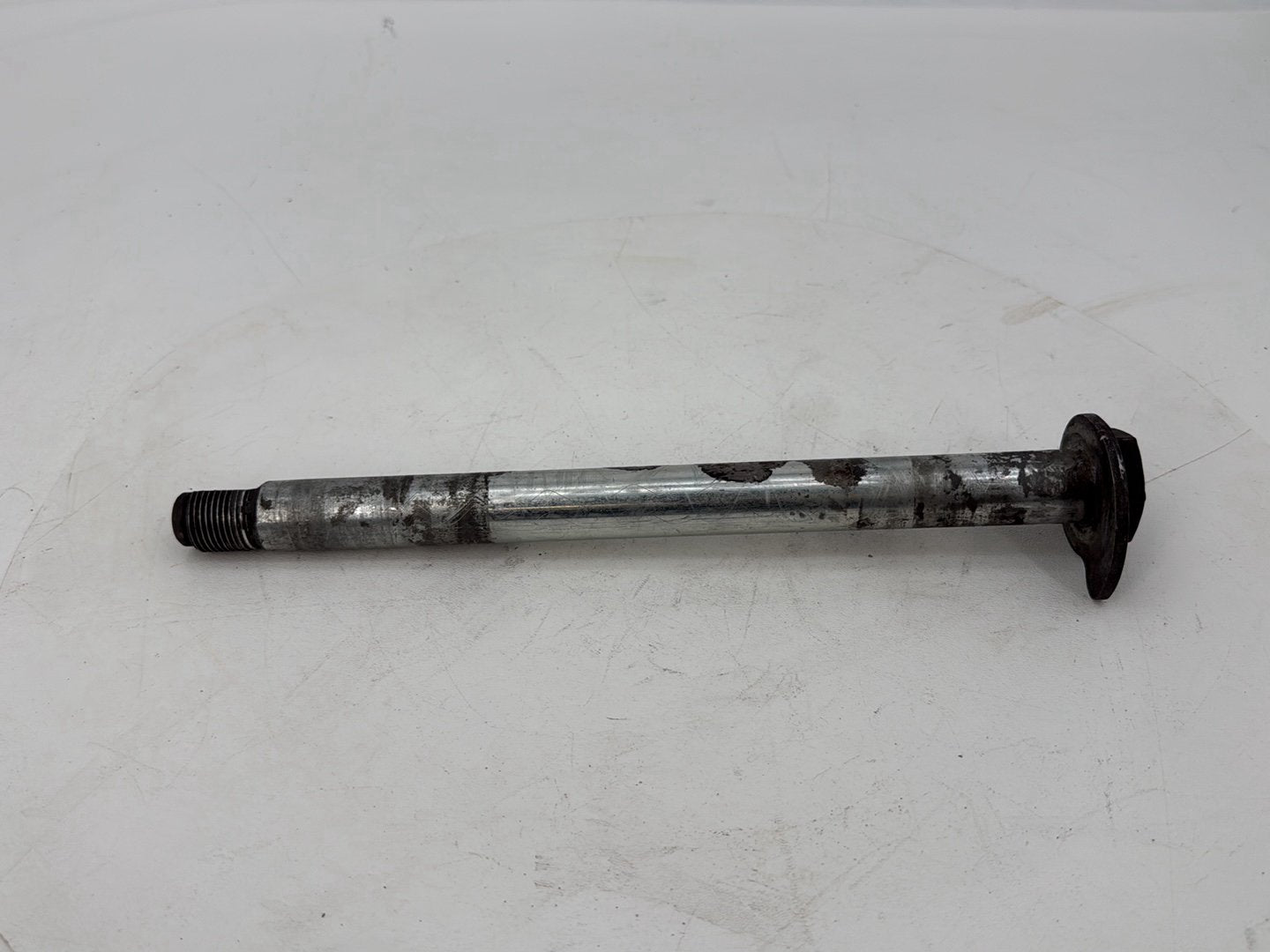 1999 - 2006 Harley-Davidson Touring Electra Glide Rear Wheel Axle Bolt Shaft 	41056-02