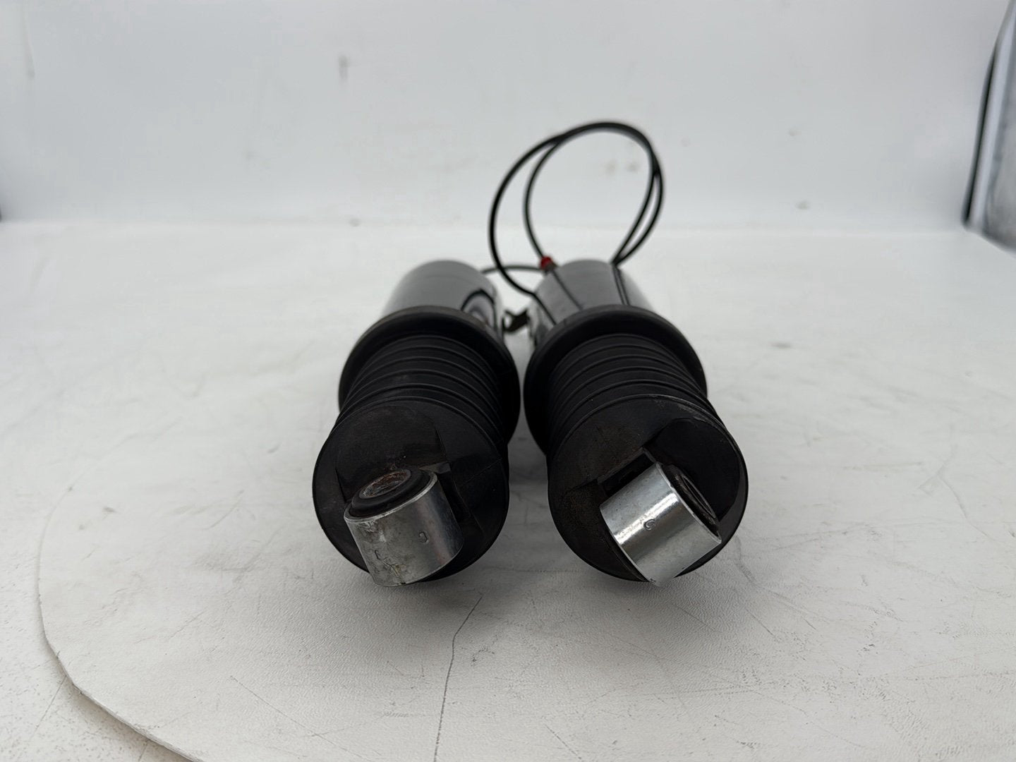 2007 - 2012 Harley-Davidson Touring Electra Glide Ultra Rear Left Right Shock Absorbers 54565-97C