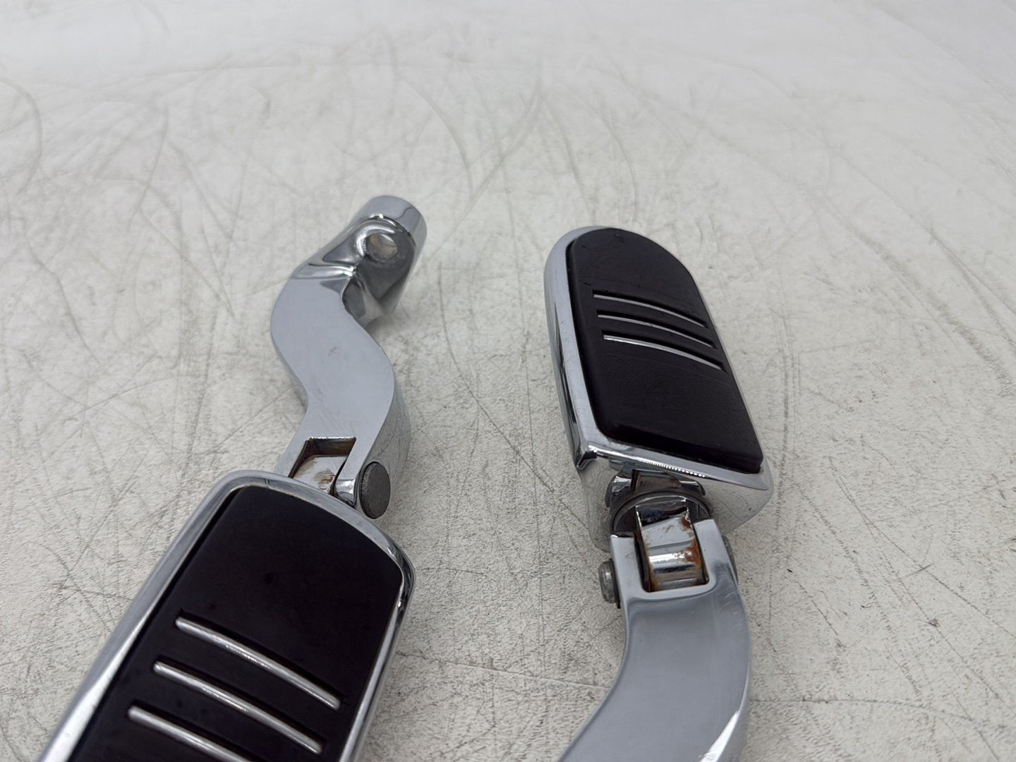 2011 Harley Street Glide Touring FLHX OEM Passenger Left & Right Foot Pegs