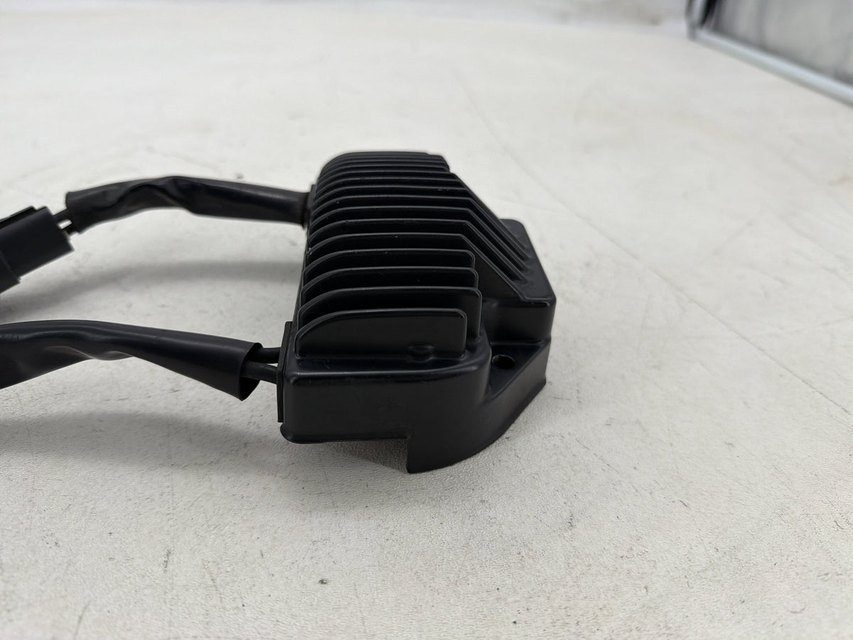2005 Harley Dyna Wide Glide FXDWG OEM Voltage Regulator Rectifier