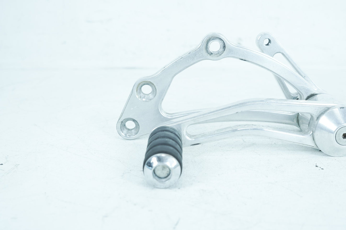 1999 - 2006 Harley-Davidson Dyna Super Glide T-Sport Left Driver Foot Controls Peg Rest 50643-82