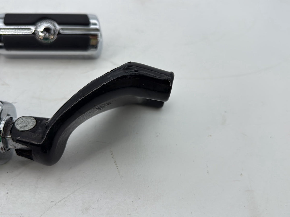 09 Harley Sportster XL1200C 1200 Passenger Left & Right Foot Pegs Willie G Skull