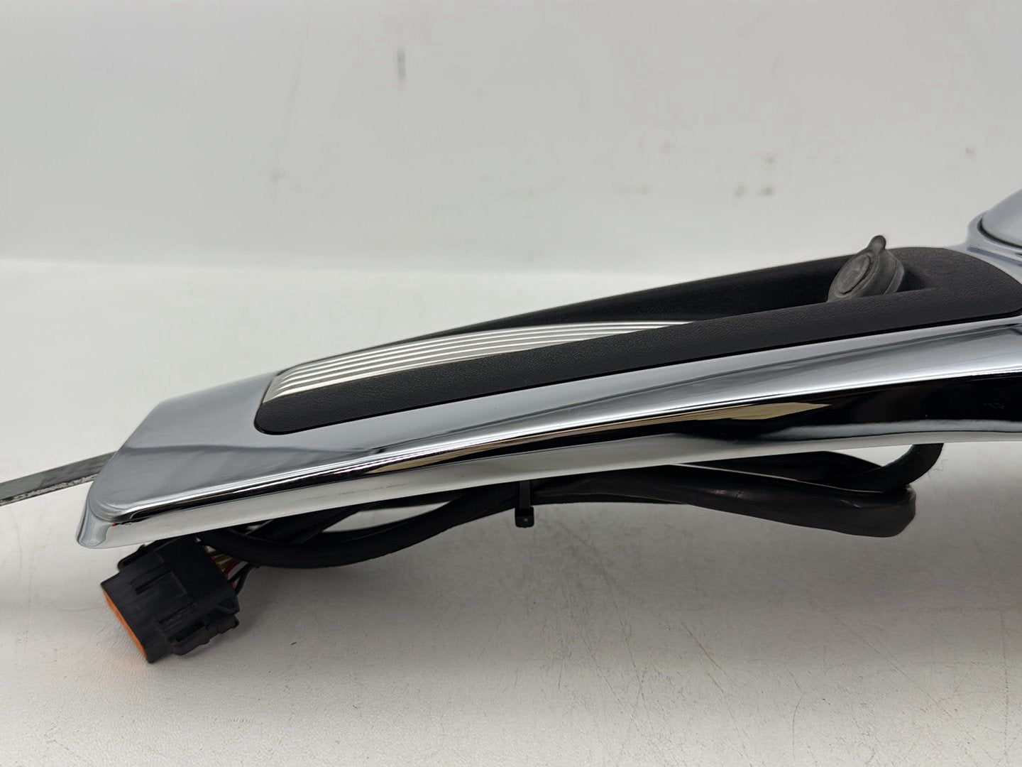 2007 - 2011 Harley-Davidson Touring Electra Glide Ultra Fuel Gas Tank Dash Console NOKey 61270-08