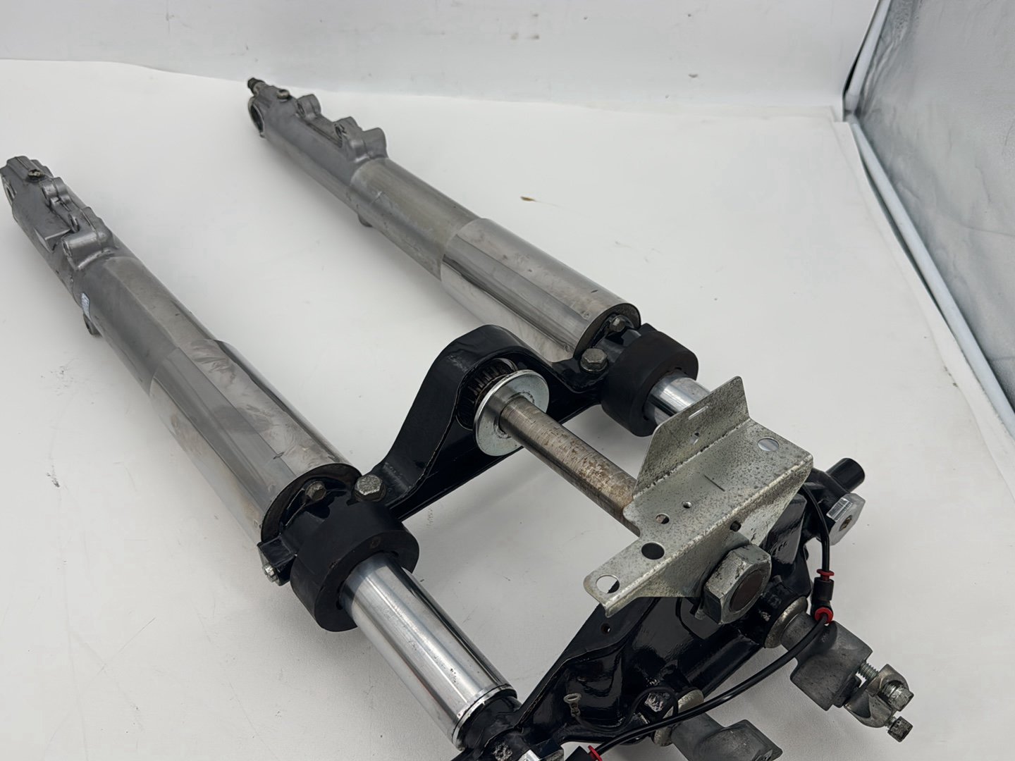 1999 - 2006 Harley-Davidson Touring Electra Glide Classic Front Triple Tree Set & LH RH Fork Legs Sliders  	45446-87A
